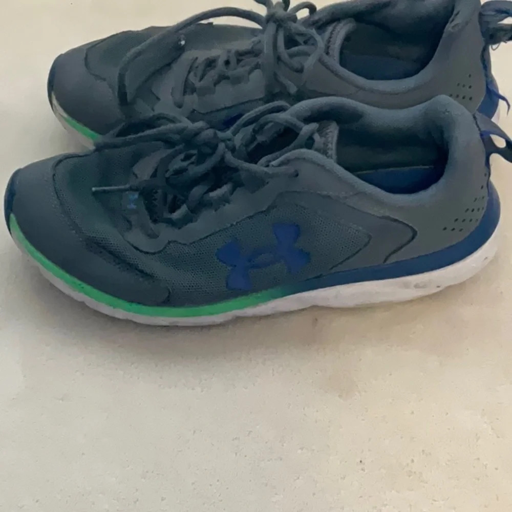 Under Armour - Picture 4 of 6
